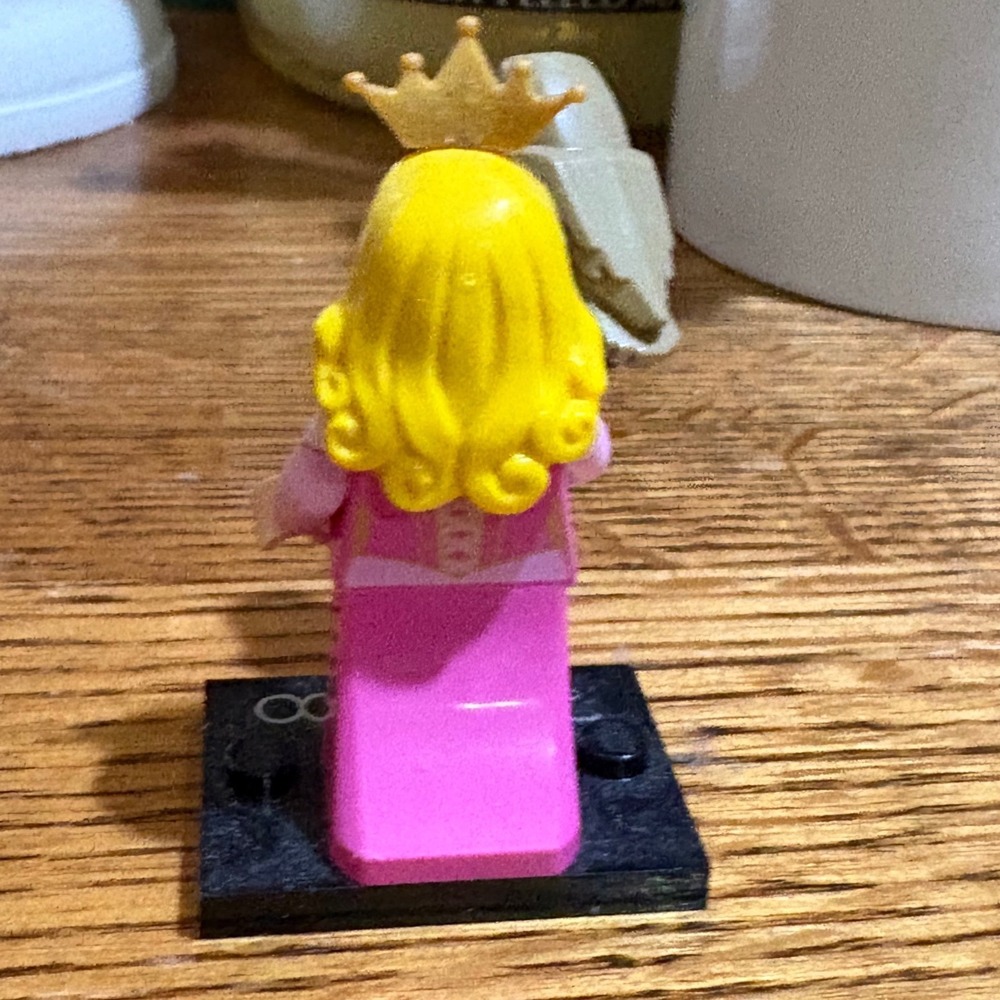 LEGO Disney 100 Aurora Minifigure 71038 Sleeping Beauty with Owl and Base - Picture 3 of 5